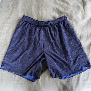 Men’s 7” blue lululemon linerless surge shorts